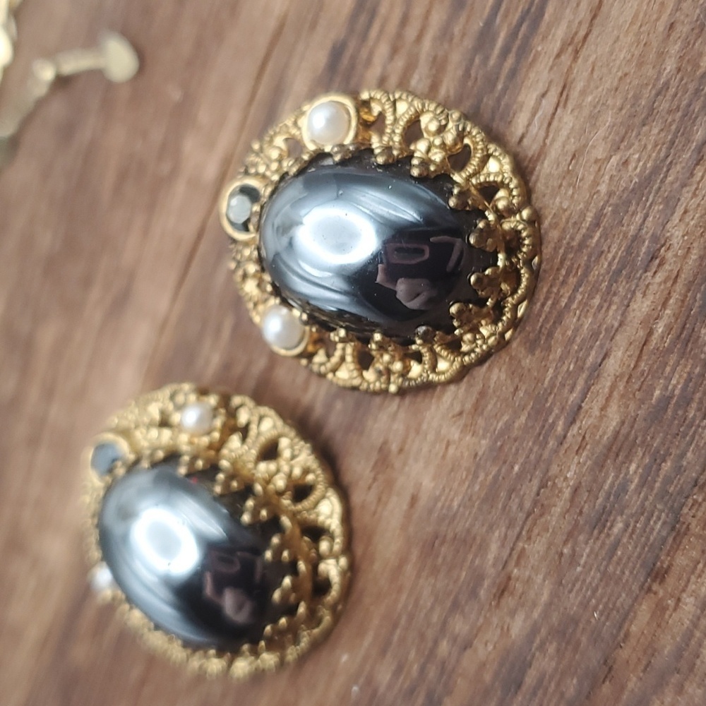 West Germany  black lustrous pearl estate earrings clip on‎ E757 - Picture 2 of 5
